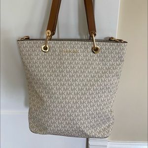 micheal Kors bucket bag NWOT